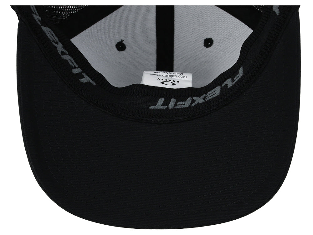Oakley Golf Cresting Trucker - Black